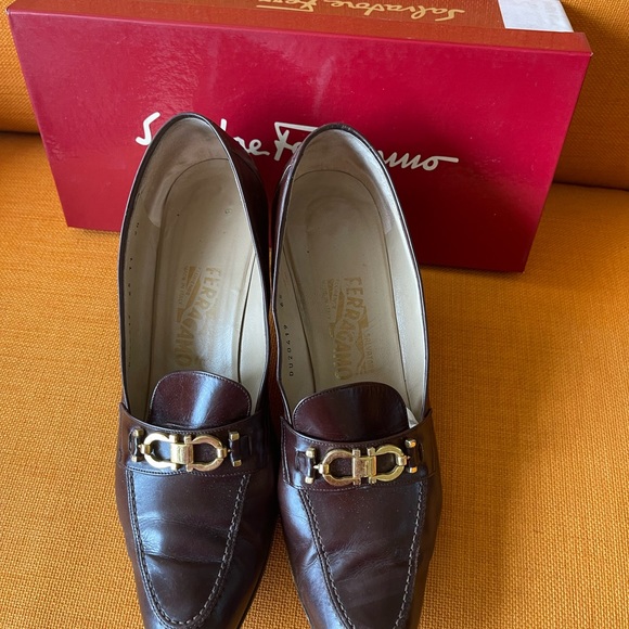 VINTAGE FERRAGAMO BROWN LOGO PUMPS - Picture 6 of 12